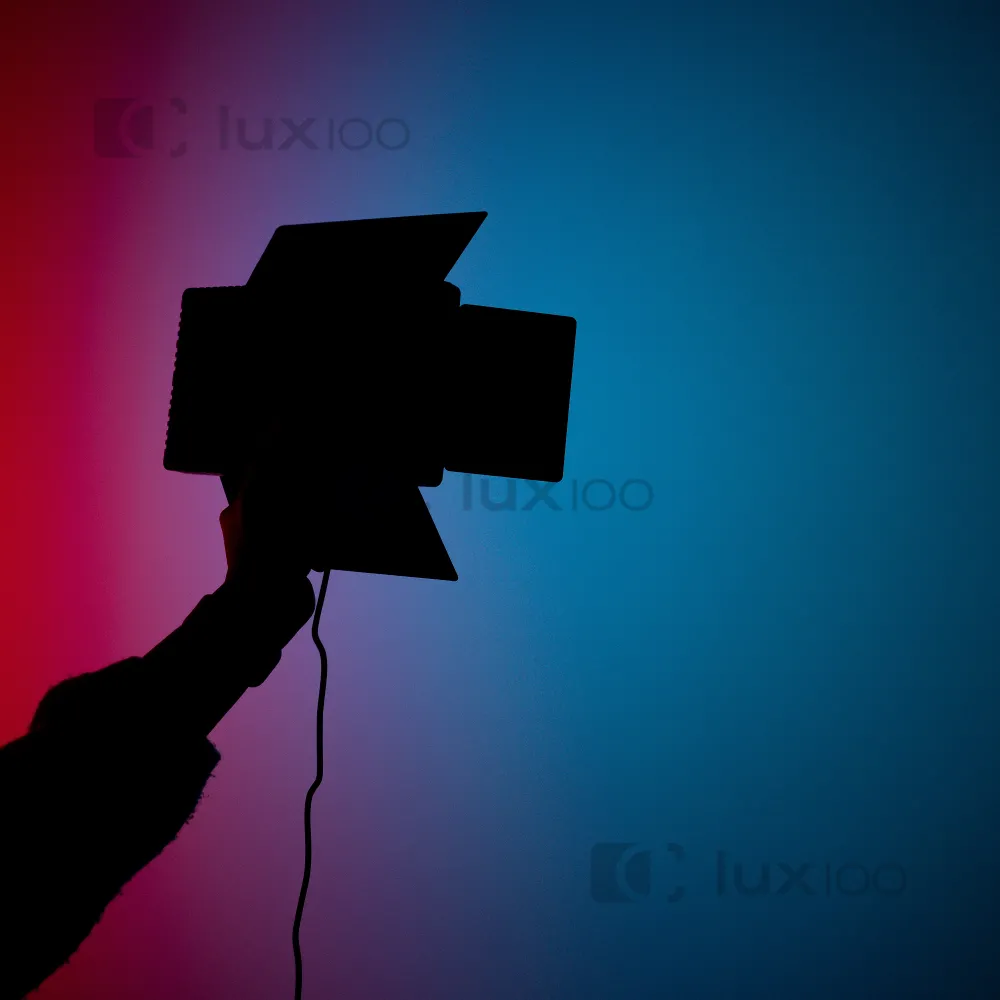 Професійне відеосвітло LUX100 VL-1 RGB 20х11 см з направленням освітлення + штатив 2.1м Професійне відеосвітло LUX100 VL-1 RGB 20х11 см з направленням освітлення + штатив 2.1м