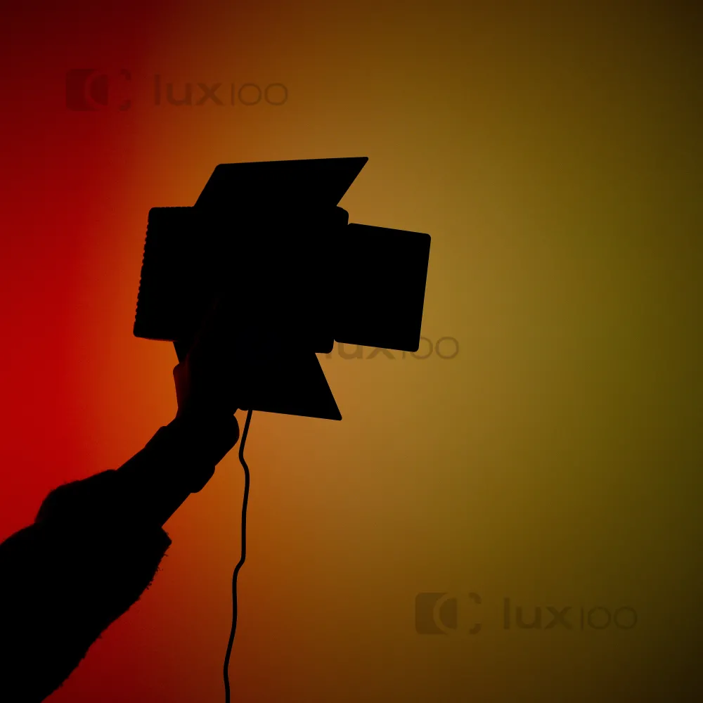 Професійне відеосвітло LUX100 VL-1 RGB 20х11 см з направленням освітлення + штатив 2.1м Професійне відеосвітло LUX100 VL-1 RGB 20х11 см з направленням освітлення + штатив 2.1м