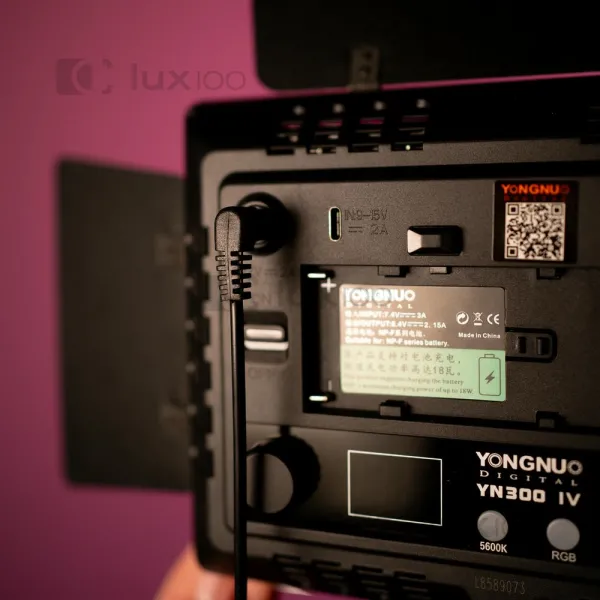 Професійне відеосвітло Yongnuo YN-300 IV RGB з жорстким овітленням на штативі 2.1м Професійне відеосвітло Yongnuo YN-300 IV RGB з жорстким овітленням на штативі 2.1м