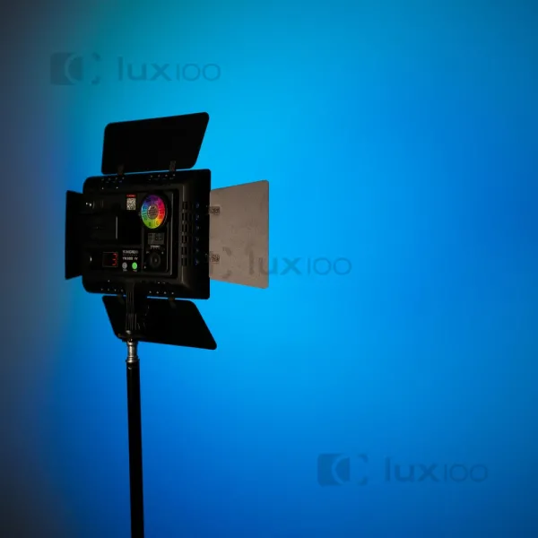Професійне відеосвітло Yongnuo YN-300 IV RGB з жорстким овітленням на штативі 2.1м Професійне відеосвітло Yongnuo YN-300 IV RGB з жорстким овітленням на штативі 2.1м