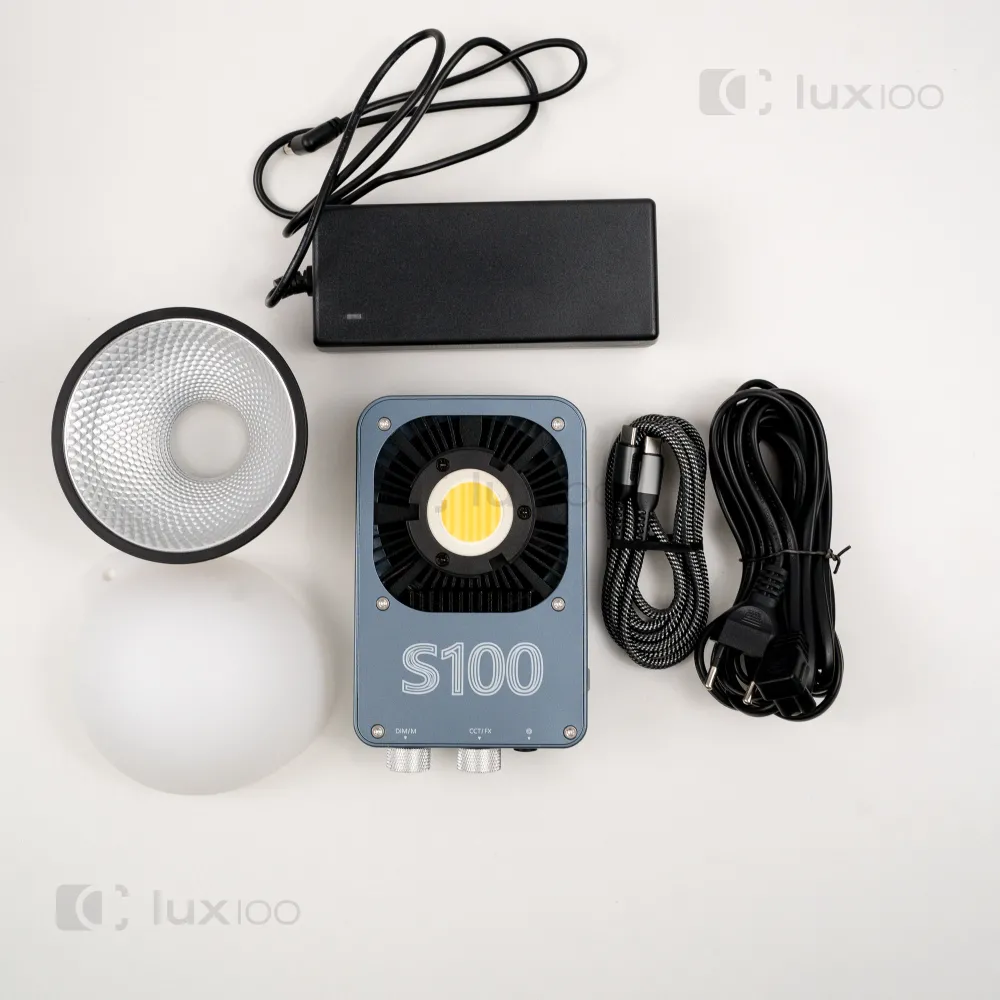 Компактний прожектор відеосвітло з потужністю 100w + силіконовий розсіювач на штативі 2.1м Компактний прожектор відеосвітло з потужністю 100w + силіконовий розсіювач на штативі 2.1м